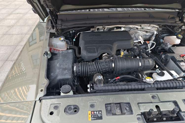 Used 212 T01 2024 2.0T Mechanic Engine Bay Right