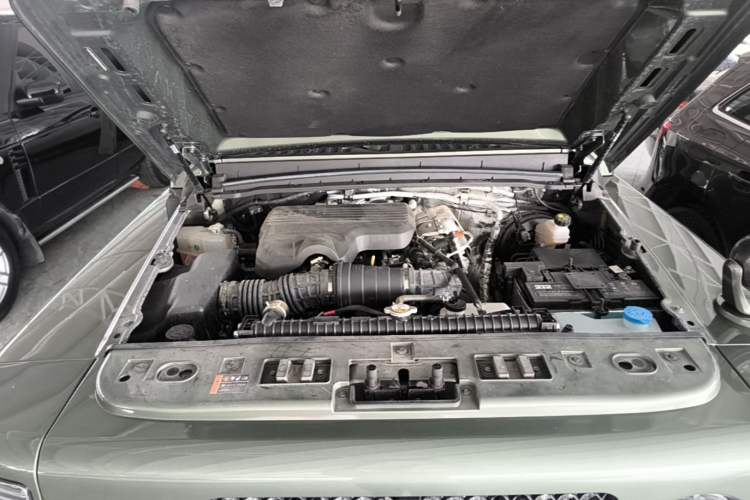 Used 212 T01 2024 2.0T Mechanic Engine Bay