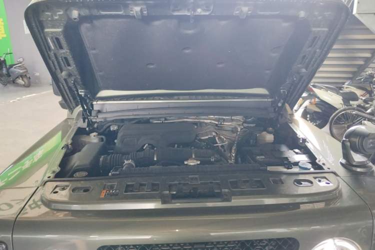 Used 212 T01 2024 2.0T Explorer Engine Bay