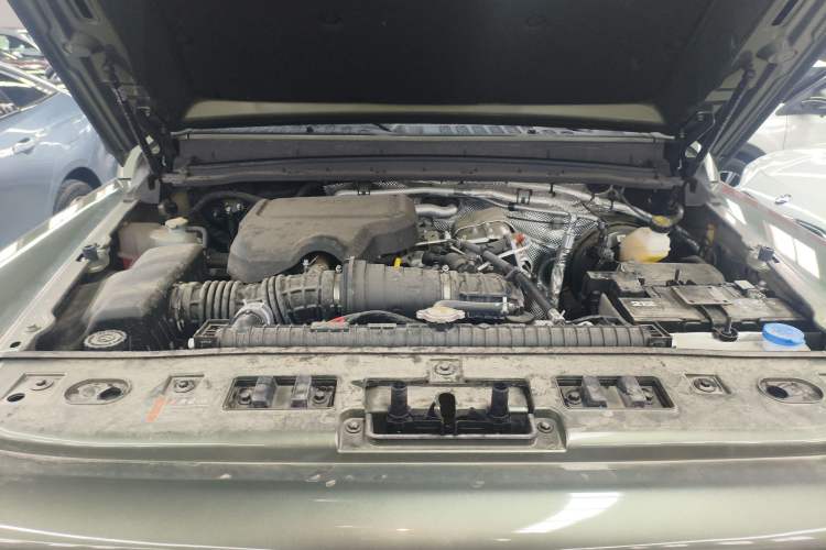 Used 212 T01 2024 2.0T Explorer Engine Bay