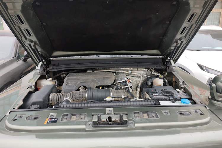 Used 212 T01 2024 2.0T Explorer Engine Bay