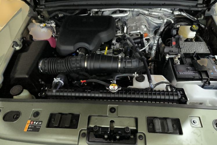 Used 212 T01 2024 2.0T Mechanic Engine Bay