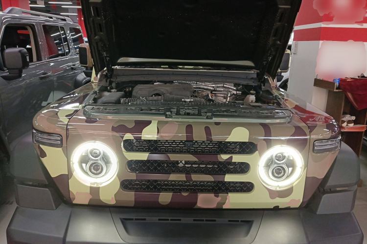 Used 212 T01 2024 2.0T Explorer Engine Bay