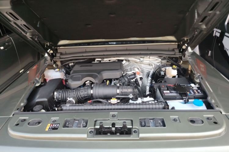 Used 212 T01 2024 2.0T Mechanic Engine Bay