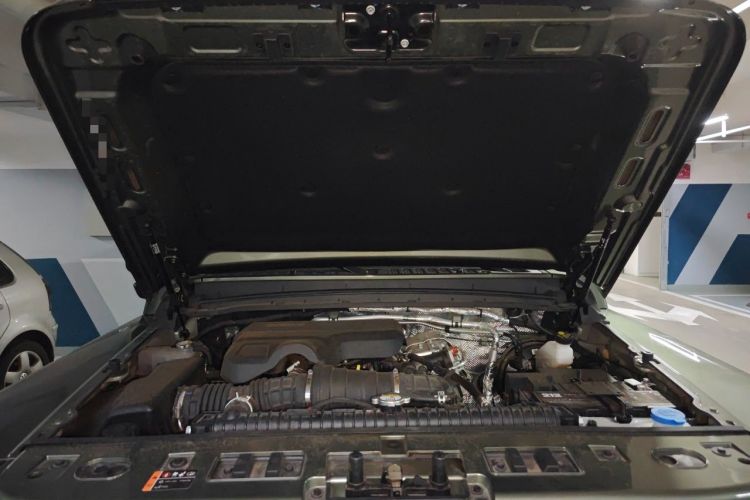 Used 212 T01 2024 2.0T Explorer Engine Bay