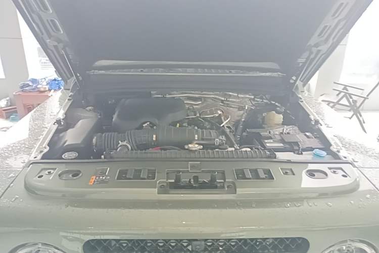 Used 212 T01 2024 2.0T Explorer Engine Bay