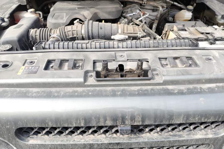 Used 212 T01 2024 2.0T Explorer Engine Bay
