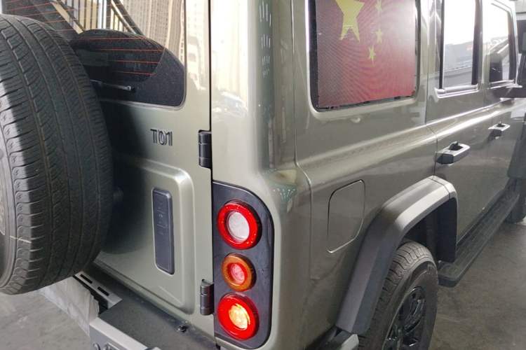 Used 212 T01 2024 2.0T Explorer Exterior 3