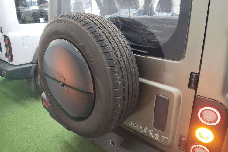 Used 212 T01 2024 2.0T Explorer Exterior 4