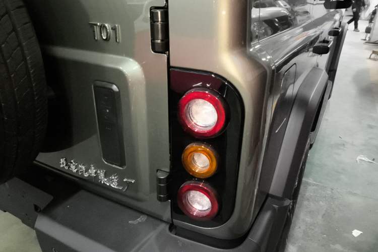 Used 212 T01 2024 2.0T Explorer Exterior 6