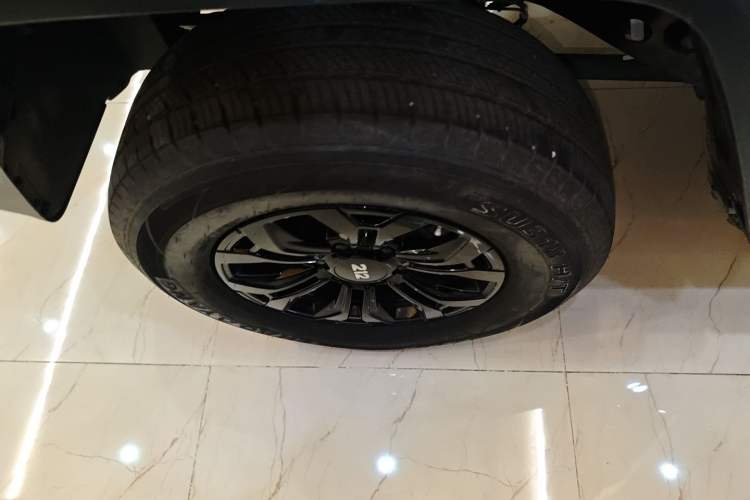 Used 212 T01 2024 2.0T Explorer Exterior 7