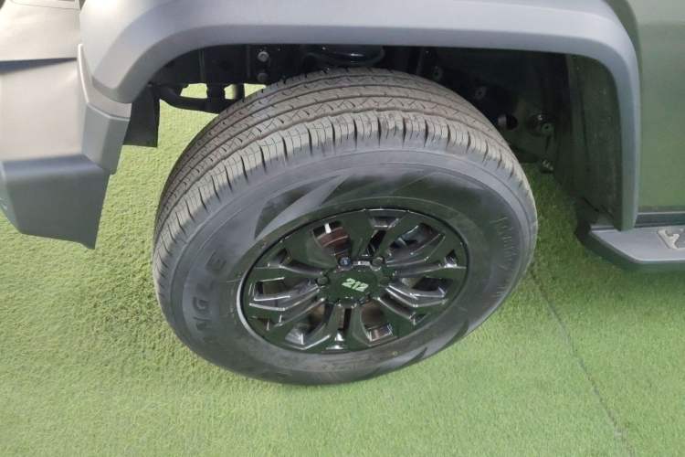 Used 212 T01 2024 2.0T Explorer Exterior 7