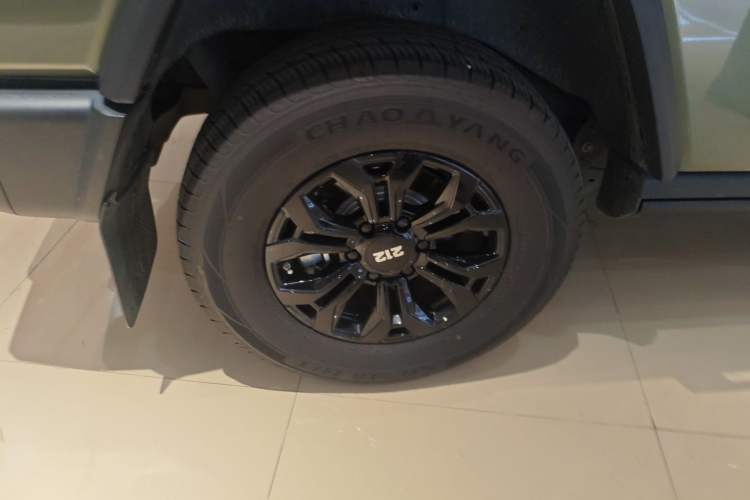 Used 212 T01 2024 2.0T Explorer Exterior 8