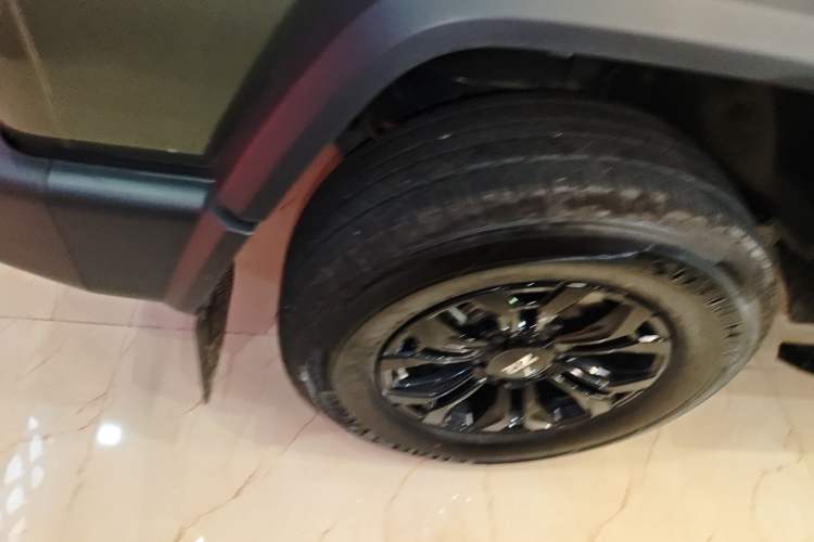 Used 212 T01 2024 2.0T Explorer Exterior 8