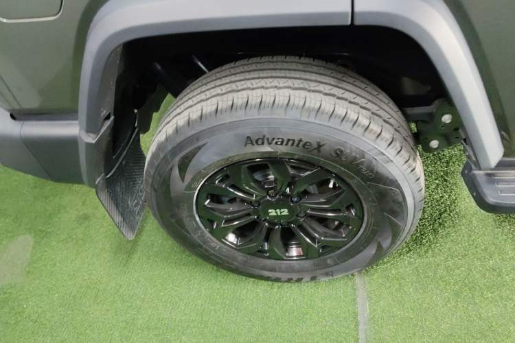 Used 212 T01 2024 2.0T Explorer Exterior 8