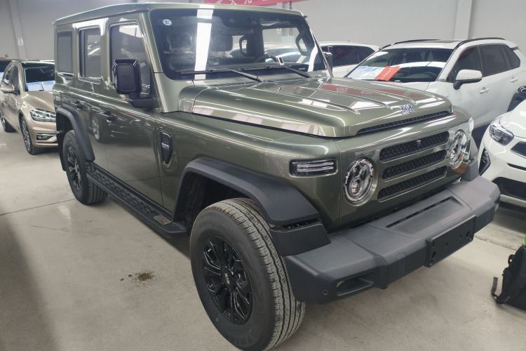 Used 212 T01 2024 2.0T Explorer Front Right 45 Deg