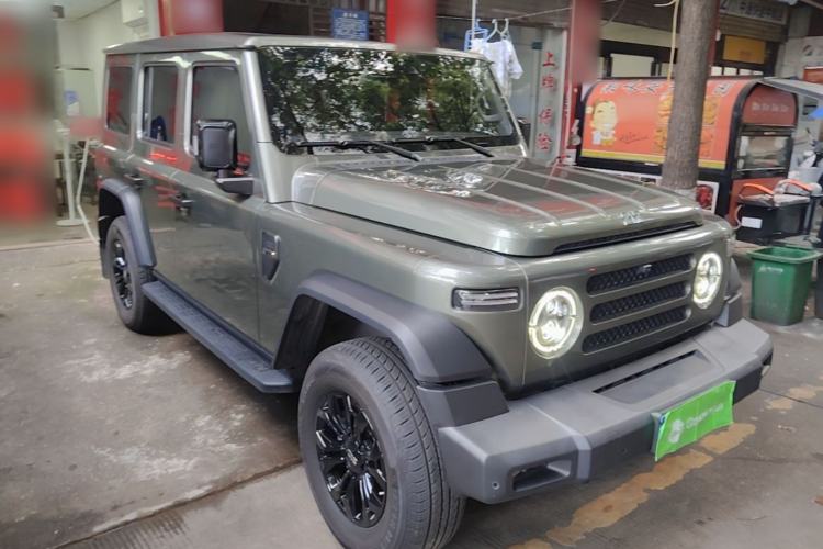 Used 212 T01 2024 2.0T Explorer Front Right 45 Deg