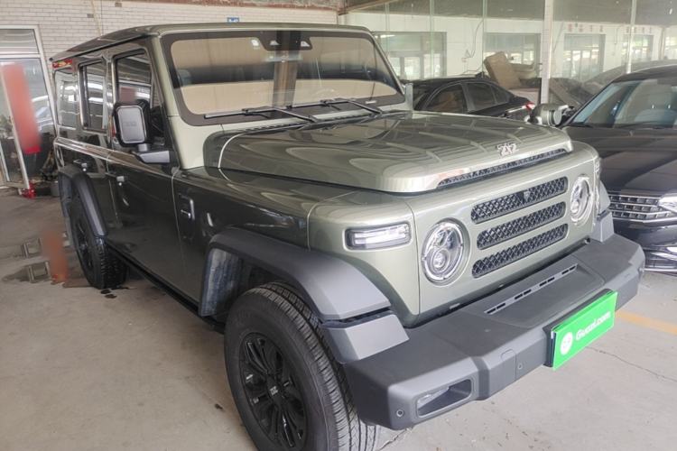 Used 212 T01 2024 2.0T Explorer Front Right 45 Deg