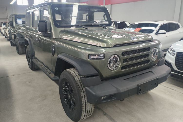 Used 212 T01 2024 2.0T Explorer Front Right 45 Deg