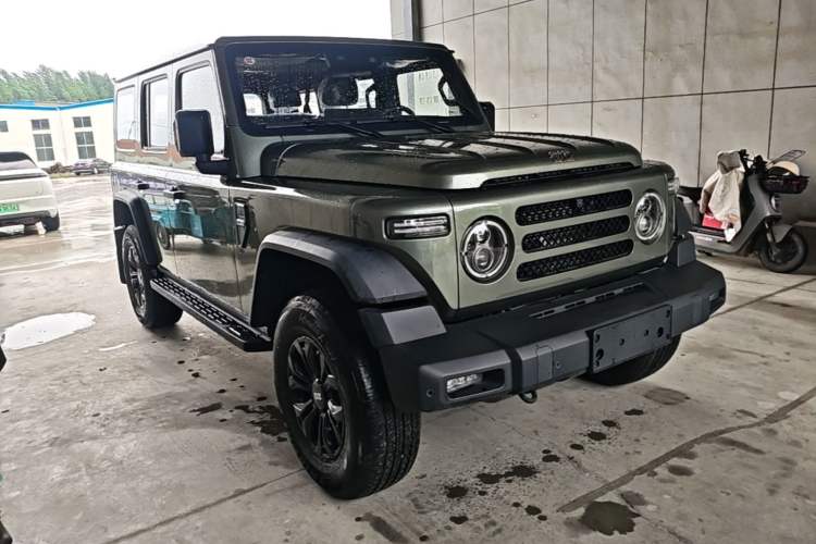 Used 212 T01 2024 2.0T Explorer Front Right 45 Deg