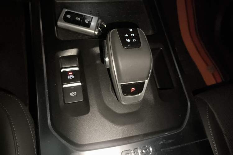 Used 212 T01 2024 2.0T Explorer Gear Lever