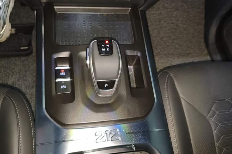 Used 212 T01 2024 2.0T Explorer Gear Lever