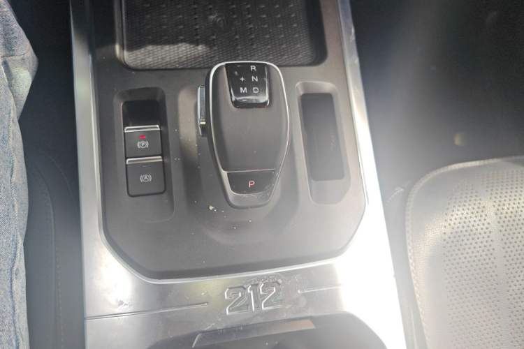 Used 212 T01 2024 2.0T Review Officer Gear Lever