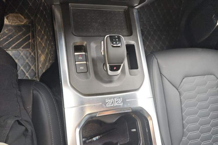 Used 212 T01 2024 2.0T Explorer Gear Lever