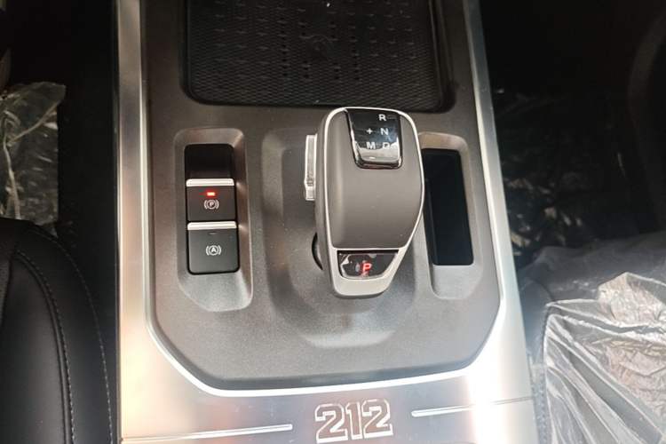 Used 212 T01 2024 2.0T Explorer Gear Lever
