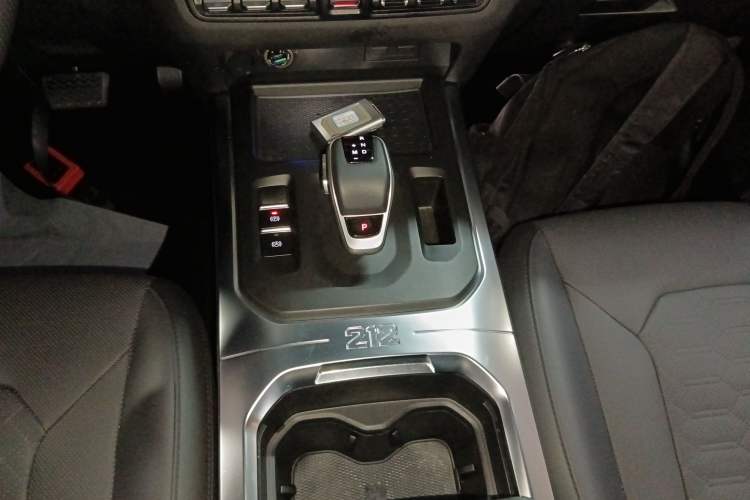 Used 212 T01 2024 2.0T Explorer Gear Lever