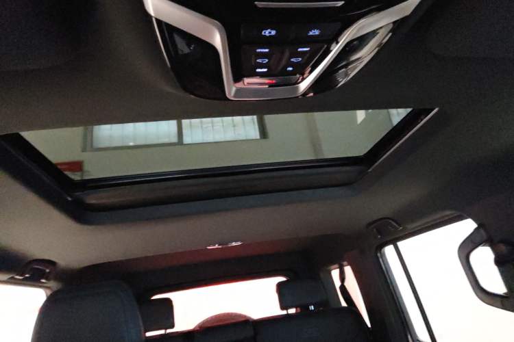 Used 212 T01 2024 2.0T Explorer Headliner