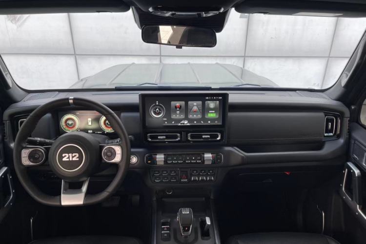 Used 212 T01 2024 2.0T Mechanic Interior 1