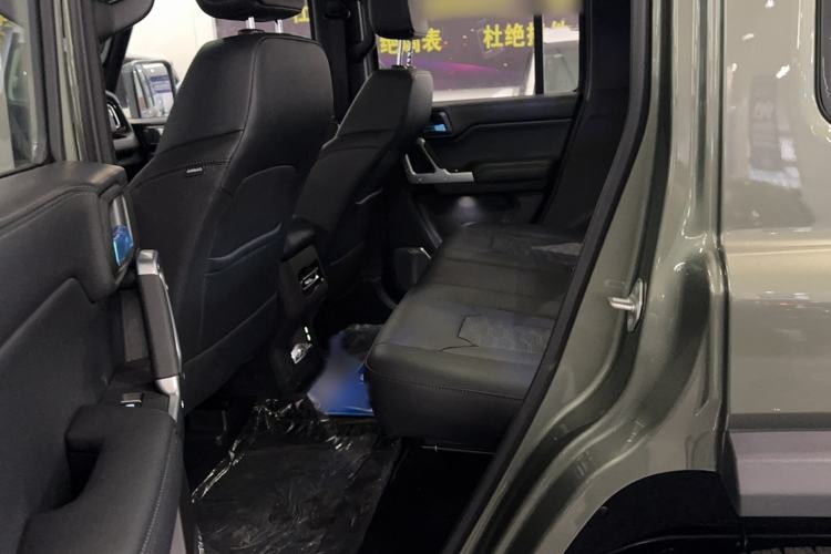 Used 212 T01 2024 2.0T Explorer Interior 1