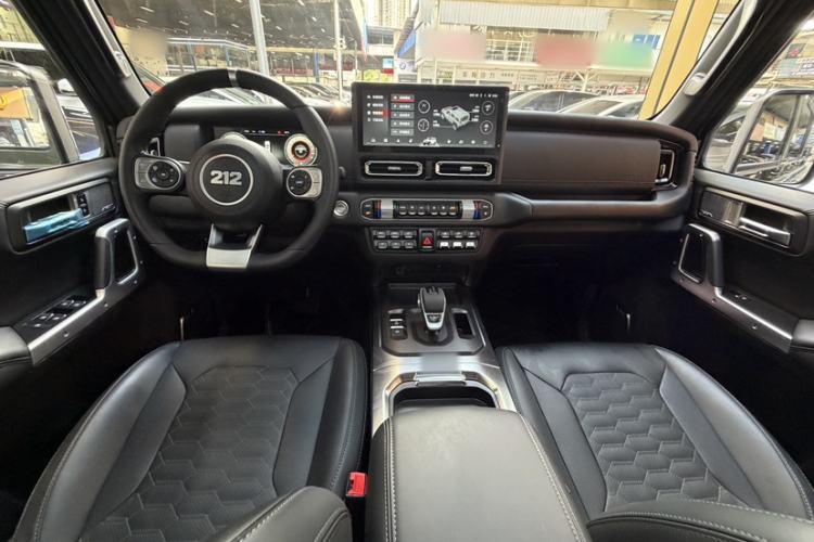 Used 212 T01 2024 2.0T Explorer Interior 10