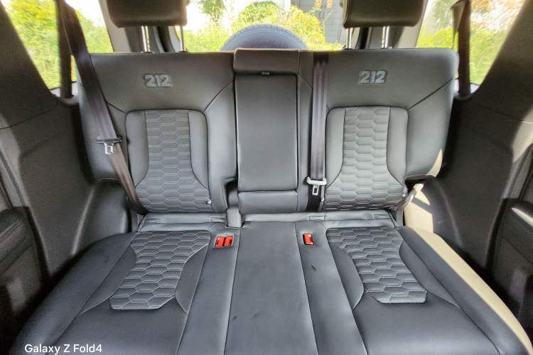 Used 212 T01 2024 2.0T Explorer Interior 12
