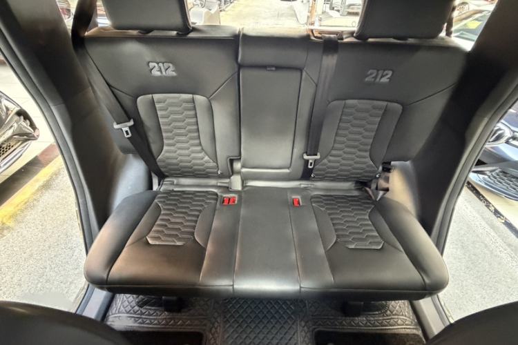 Used 212 T01 2024 2.0T Explorer Interior 12