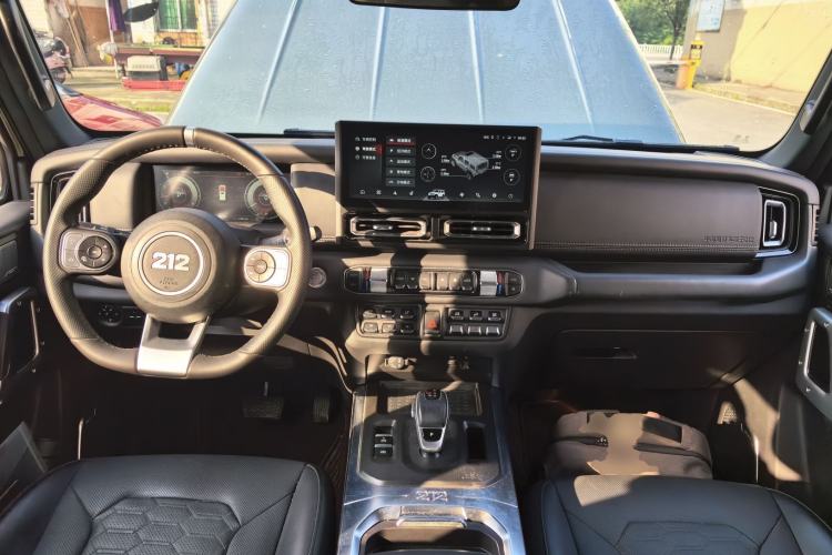Used 212 T01 2024 2.0T Mechanic Interior 2