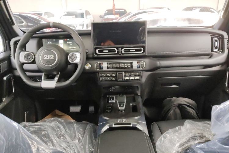 Used 212 T01 2024 2.0T Explorer Interior 2