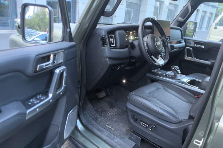 Used 212 T01 2024 2.0T Mechanic Interior 3