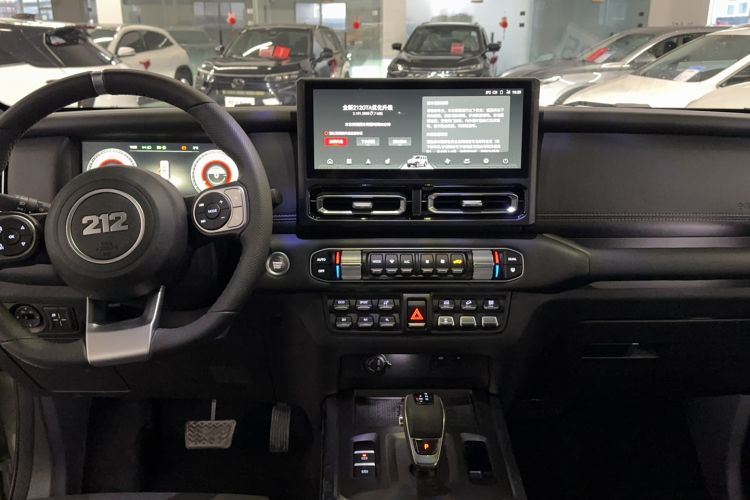 Used 212 T01 2024 2.0T Explorer Interior 3
