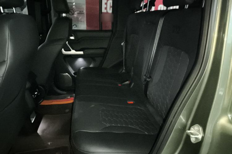 Used 212 T01 2024 2.0T Explorer Interior 4