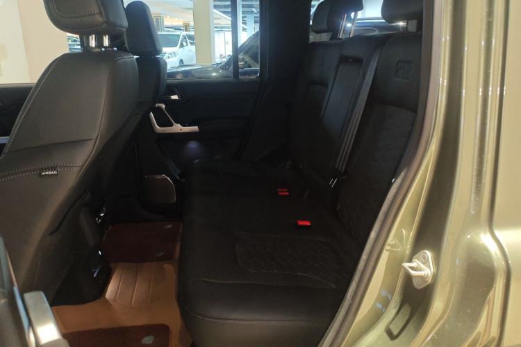 Used 212 T01 2024 2.0T Explorer Interior 4