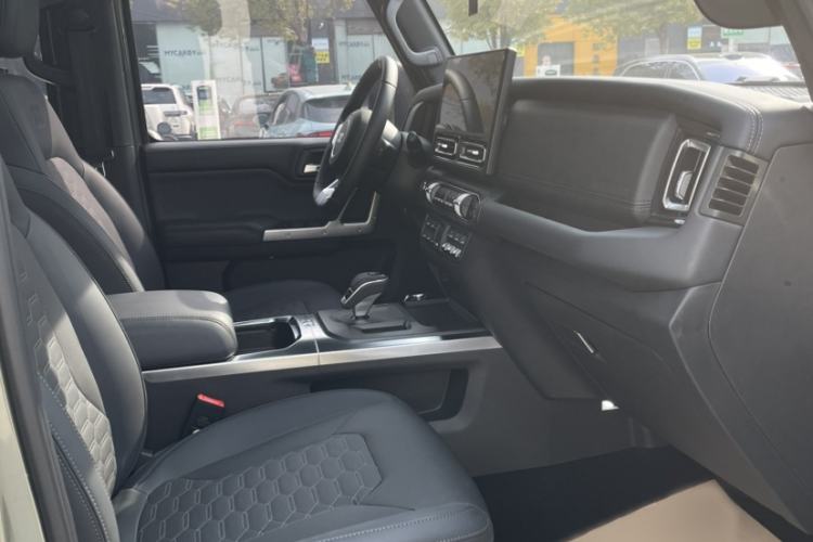 Used 212 T01 2024 2.0T Mechanic Interior 4