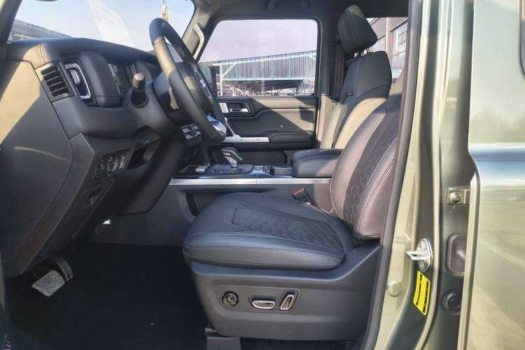 Used 212 T01 2024 2.0T Mechanic Interior 5