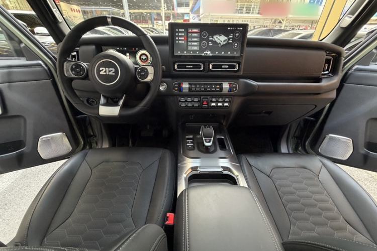Used 212 T01 2024 2.0T Explorer Interior 6