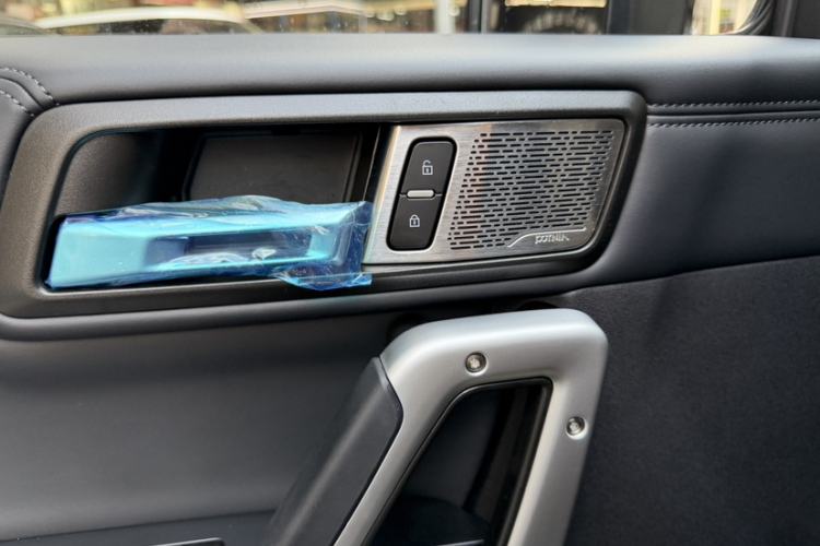 Used 212 T01 2024 2.0T Explorer Interior 7