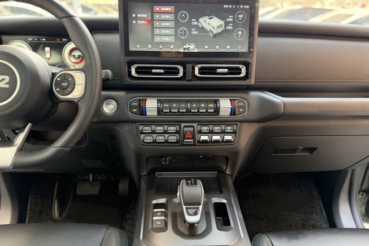 Used 212 T01 2024 2.0T Explorer Interior 9