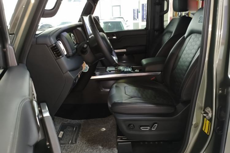 Used 212 T01 2024 2.0T Explorer Left Front Seat
