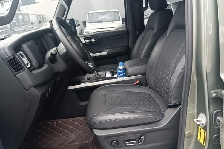 Used 212 T01 2024 2.0T Explorer Left Front Seat