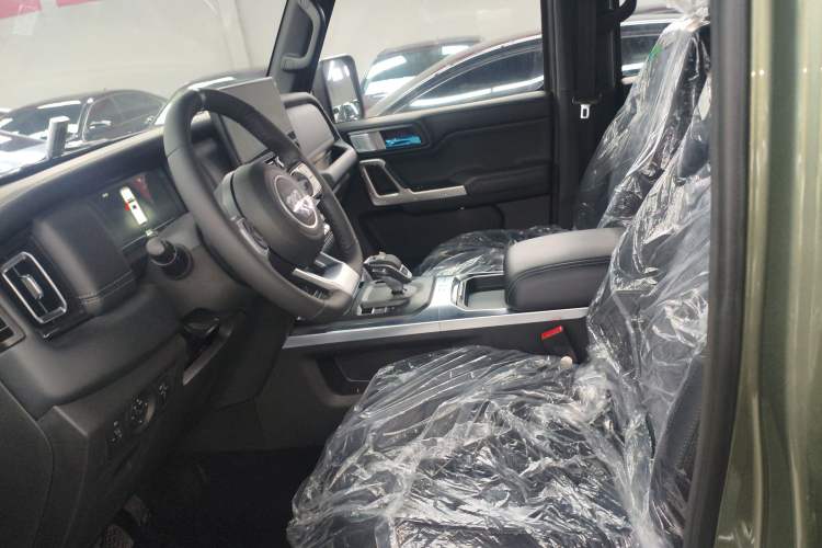 Used 212 T01 2024 2.0T Explorer Left Front Seat